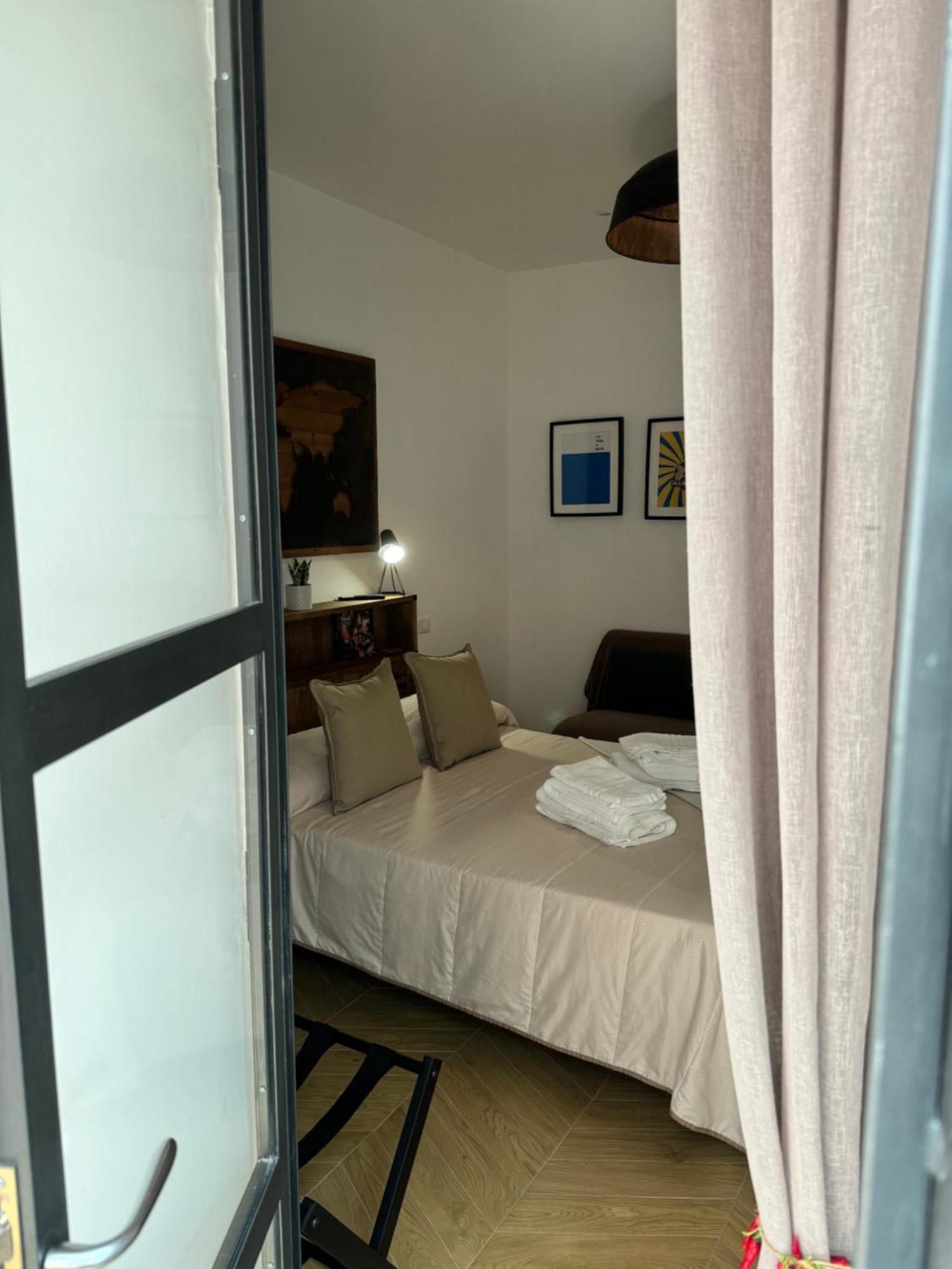 Gennarino Apartments - Panorama Suite With Balcony And Urban Loft Neapel Exteriör bild